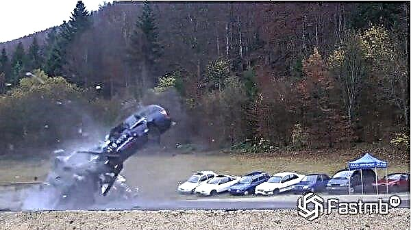 El suizo estrelló varios coches por seguridad en la carretera (vídeo)