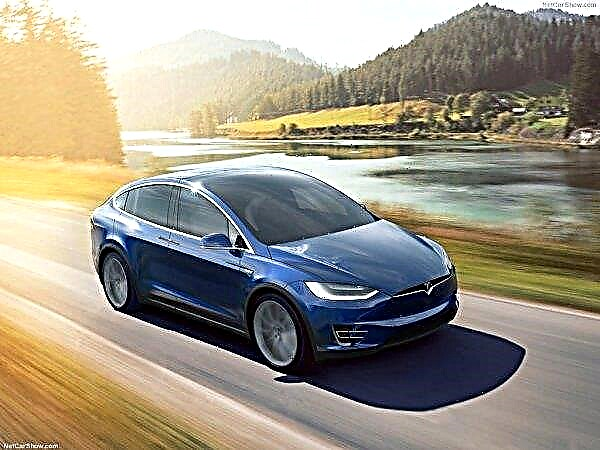 Tesla Model X 2017 - budoucnost je dnes