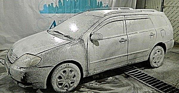 ¿Deberías lavar tu coche con champú para coches?