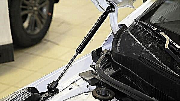 Replacing the shock absorbers of the hood or trunk lid