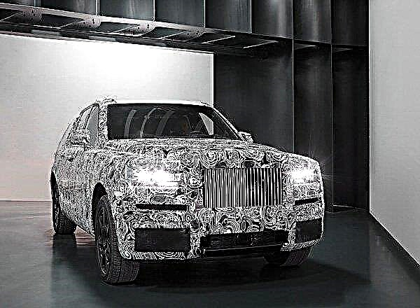 Rolls-Royce Cullinan apvidus auto