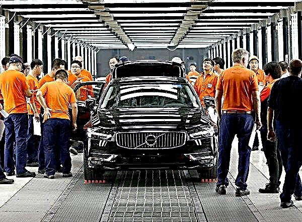 Volvo plants open in China