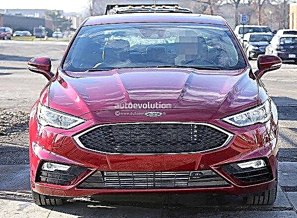 Detroit'te Ford Fusion 2017