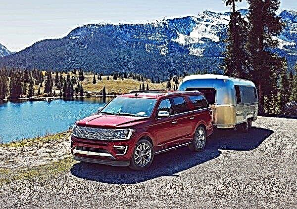 Ford Expedition 2017 - on the road, on the road